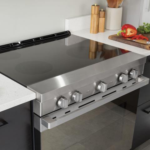 Haier Cuisinière électrique 30 pouces avec convection – Modèle QCSS740RNSS - Acier inoxydable - Neuf/Boîte ouverte